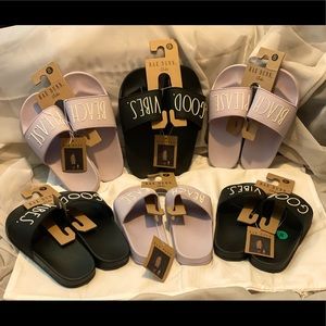 Black Rae Dunn slides